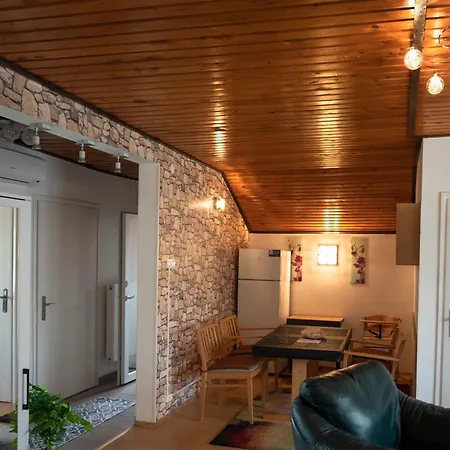 Dozsa Apartament *